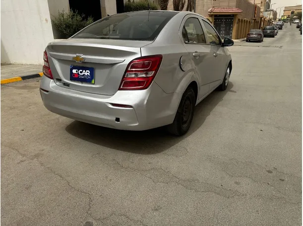 Car image 5