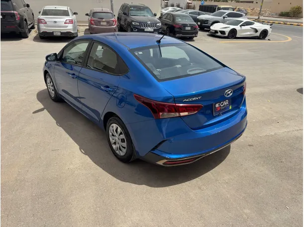 Car image 7