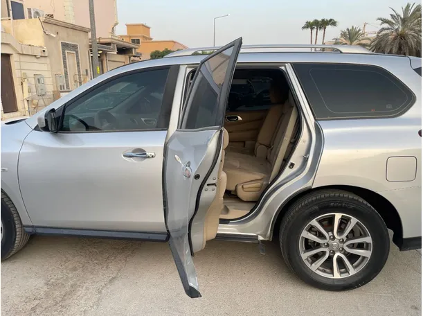 Car image 14