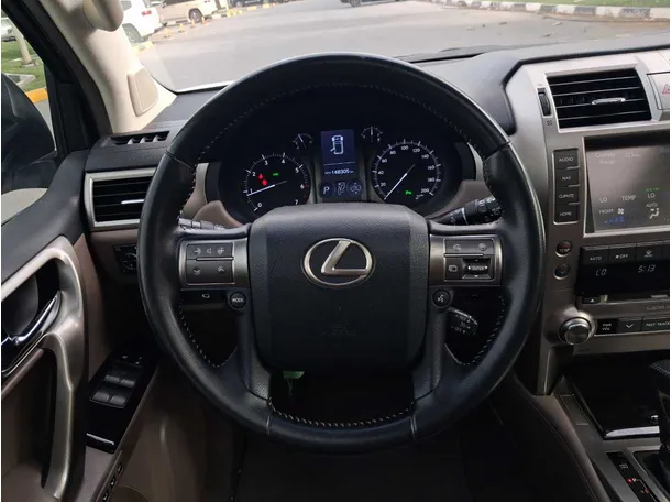 Car image 17
