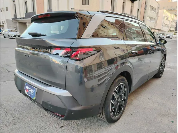 Car image 5