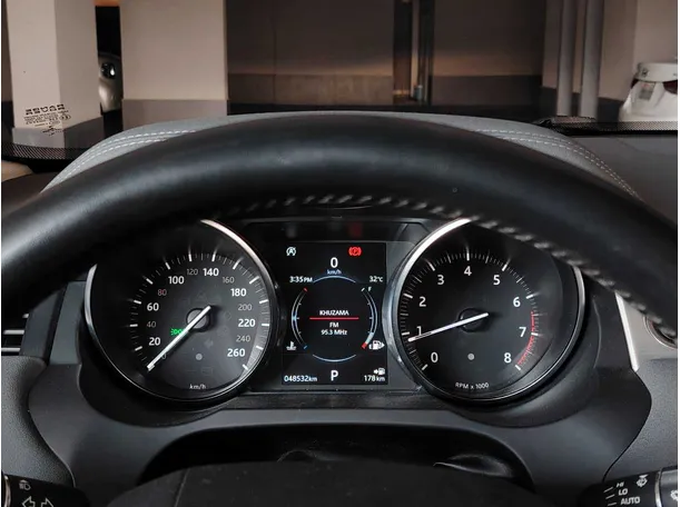 Car image 27