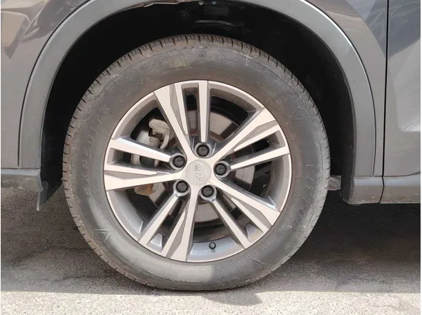 Car image 10