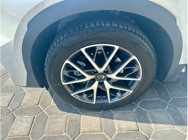 Car image 13