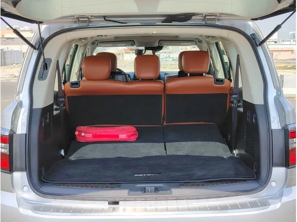 Car image 30