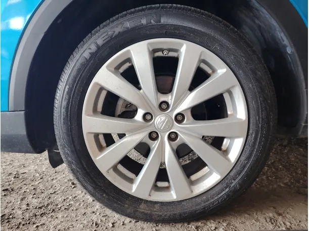Car image 9