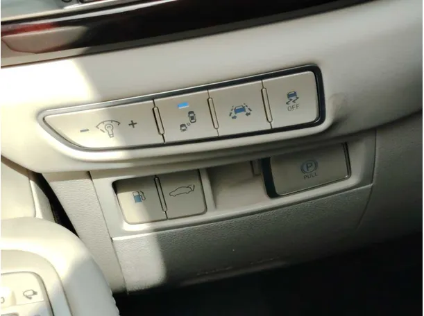 Car image 35