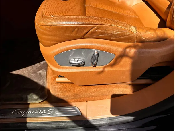 Car image 26
