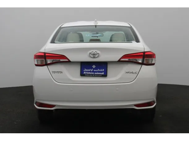 Car image 12