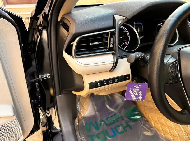 Car image 26