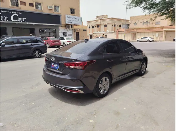 Car image 5