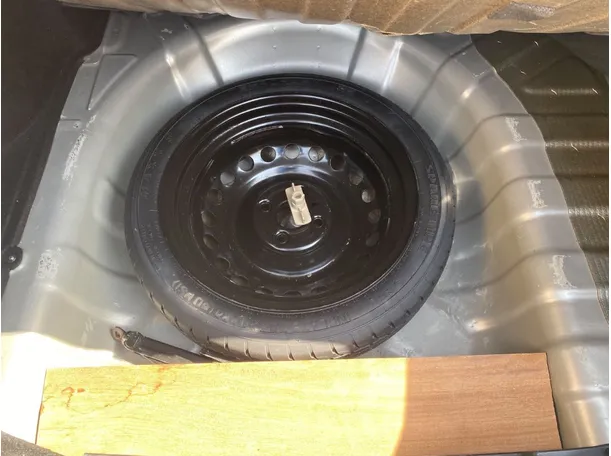 Car image 21