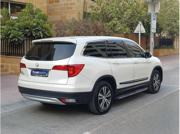 Car image 5