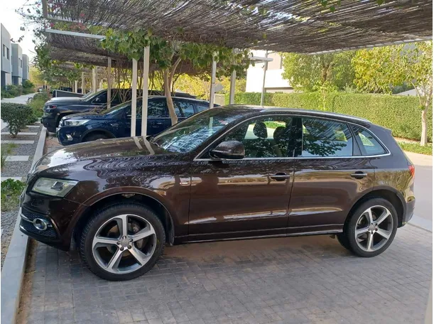 Car image 8