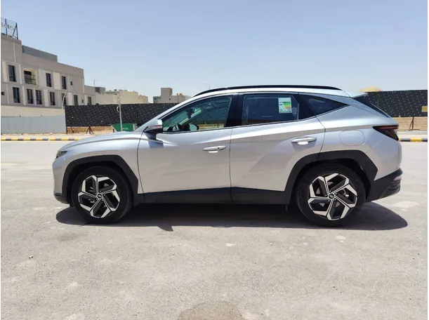 Car image 8