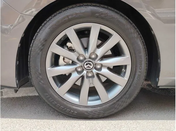 Car image 10