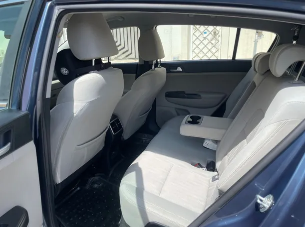 Car image 16