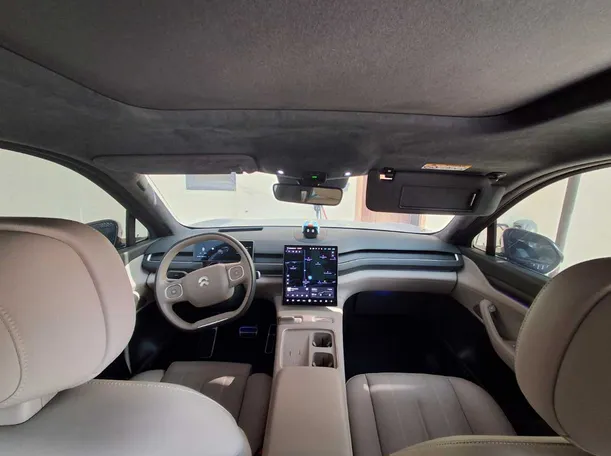 Car image 19