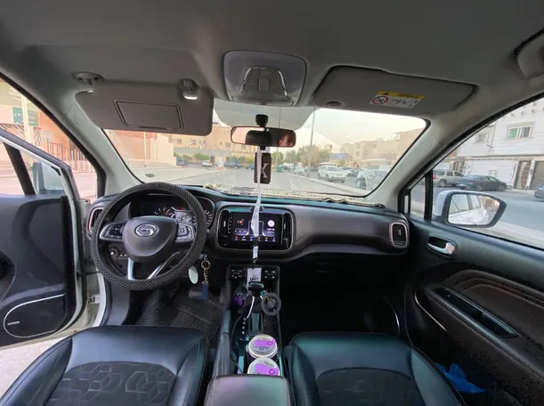 Car image 14