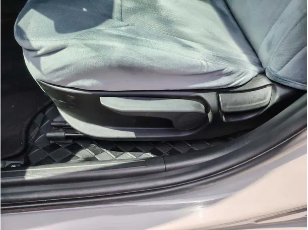 Car image 37