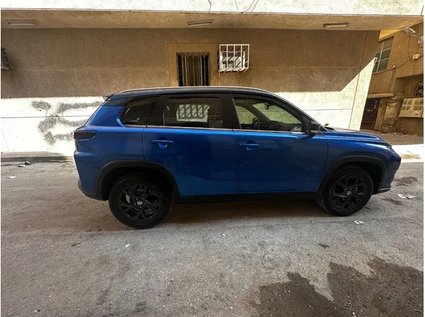 Car image 4