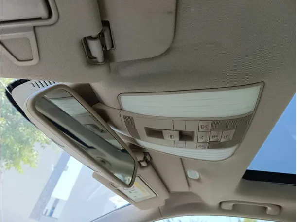 Car image 32