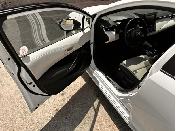 Car image 10