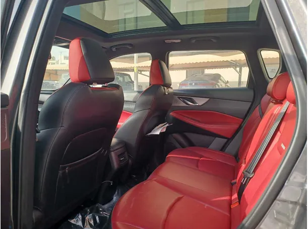 Car image 14