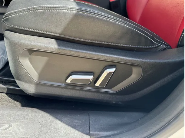 Car image 23