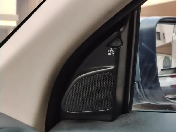 Car image 36