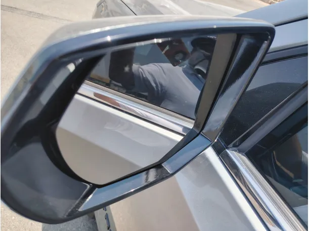 Car image 32