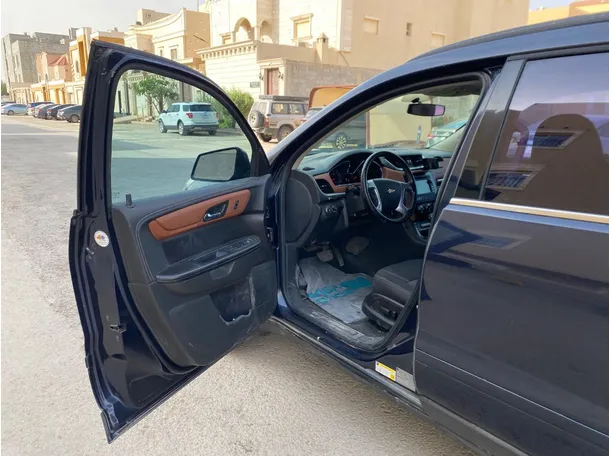 Car image 10
