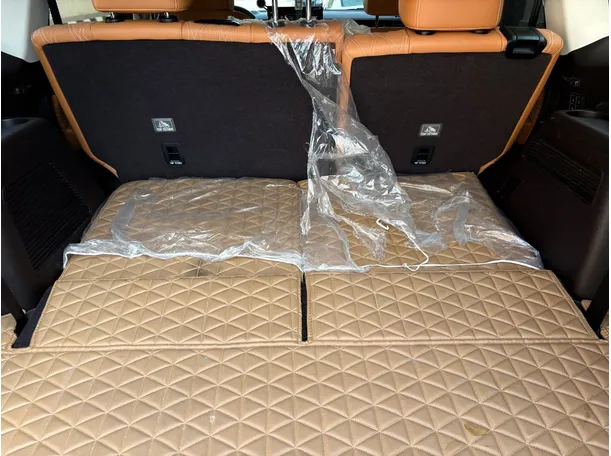 Car image 26