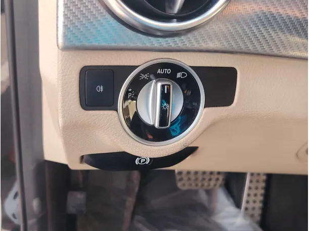 Car image 26