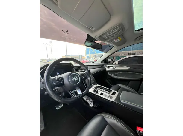 Car image 11