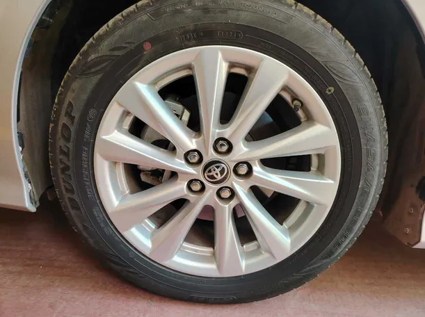 Car image 10