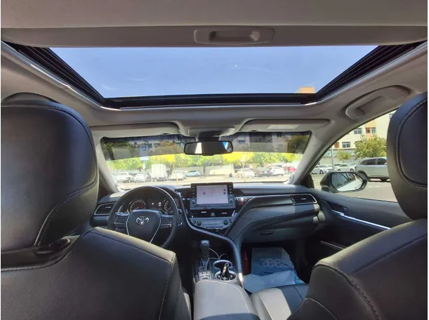 Car image 15