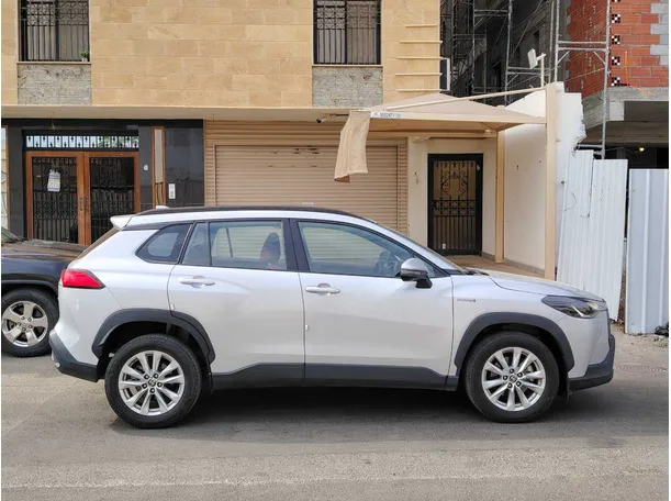 Car image 4