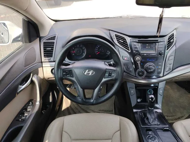 Car image 24