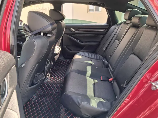 Car image 13
