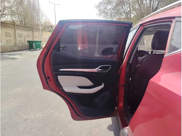 Car image 16