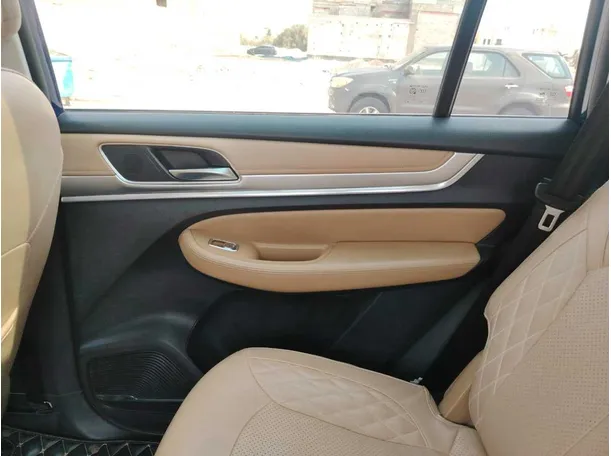 Car image 40