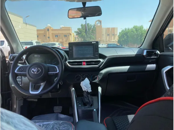 Car image 14