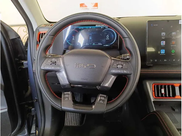 Car image 14