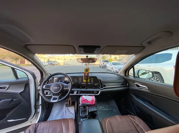 Car image 14