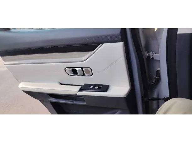 Car image 26