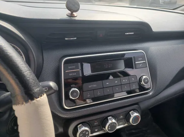 Car image 18
