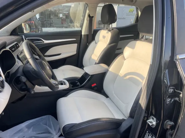 Car image 12