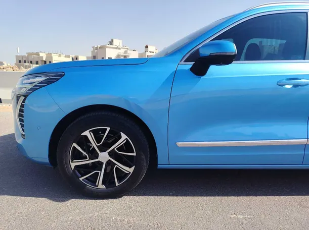 Car image 8