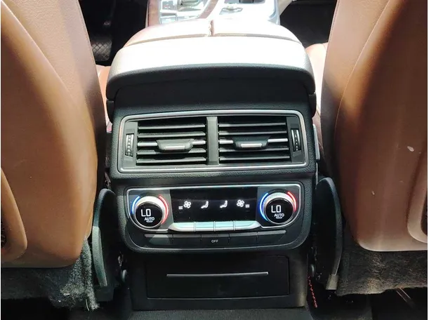 Car image 32